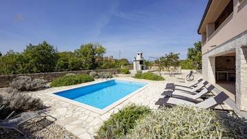 Thumbnail von House with three apartments, pool, and sea view