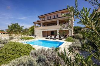 Thumbnail von House with three apartments, pool, and sea view