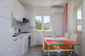 Thumbnail von Multi-family house with panoramic sea view, Vinišće region