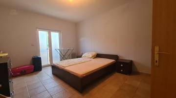 Thumbnail von Well-maintained multi-family house with sea view, island of Pag