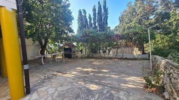 Thumbnail von Well-maintained multi-family house with sea view, island of Pag