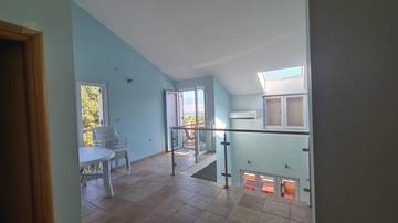 Thumbnail von Well-maintained multi-family house with sea view, island of Pag