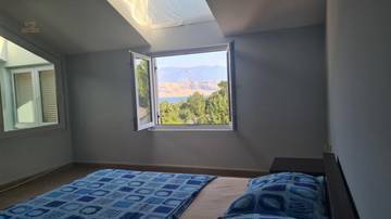 Thumbnail von Well-maintained multi-family house with sea view, island of Pag