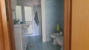 Thumbnail von Well-maintained multi-family house with sea view, island of Pag