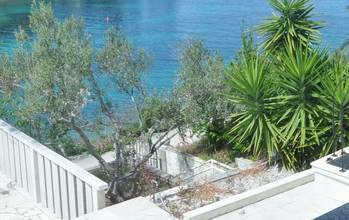 Insel Solta: Villa im mediterranen Stil mit Pool in der 1. Reihe zum Meer