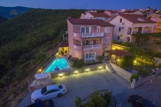Thumbnail von Mehrfamilienhaus mit Pool und Meerblick in Crikvenica