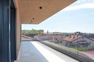 Thumbnail von Modern penthouse with rooftop terrace and panoramic views of the city and the sea