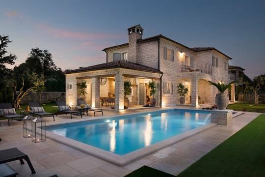 Exklusive Steinvilla mit Pool in Kanfanar, Region Istrien