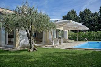 Haus mit Swimmingpool in der ersten Reihe zum Meer bei Umag