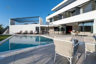 Thumbnail von Modern luxury villa with swimming pool and sea view