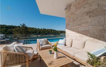 Thumbnail von Modern villa with pool in the first row to the sea
