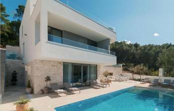 Thumbnail von Modern villa with pool in the first row to the sea