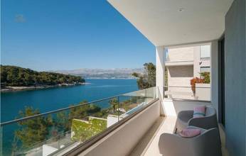 Thumbnail von Modern villa with pool in the first row to the sea