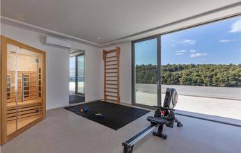 Thumbnail von Modern villa with pool in the first row to the sea