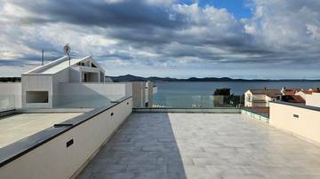 Neues Penthouse mit Dachterrasse
