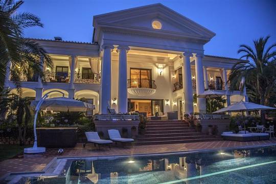 villa for sale in - Sierra Blanca 