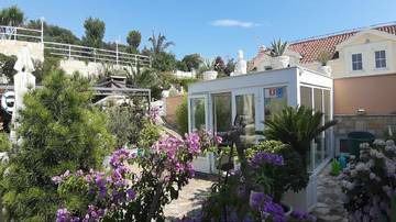 Thumbnail von Villa mit 9 Appartements in außergewöhnlich schöner Lage am Meer
