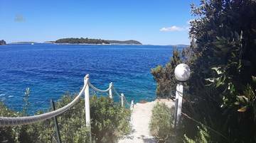 Villa mit 9 Appartements in außergewöhnlich schöner Lage am Meer