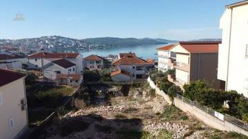 Penthouse mit Dachterrasse und Meerblick in Okrug Gornji