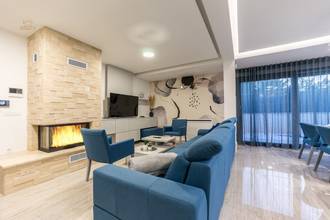 Thumbnail von Modern luxury villa with swimming pool and rooftop terrace
