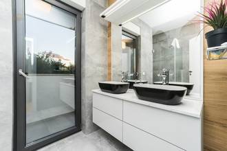 Thumbnail von Modern luxury villa with swimming pool and rooftop terrace