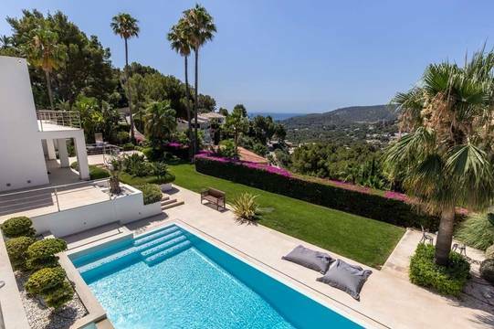 Moderne State-of-the-art Villa mit schönem Meerblick und Swimmingpool