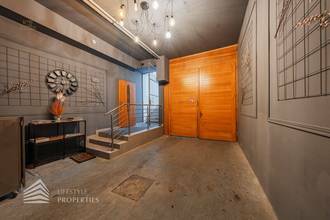 Thumbnail von Fully renovated house with 4 units and an unfinished attic, near Sternwartepark.