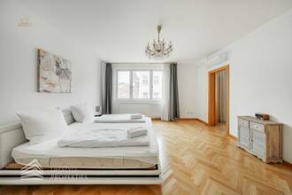 Thumbnail von Fully renovated house with 4 units and an unfinished attic, near Sternwartepark.