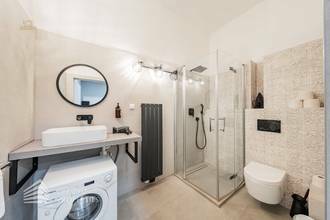 Thumbnail von Fully renovated house with 4 units and an unfinished attic, near Sternwartepark.
