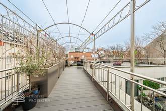 Thumbnail von Fully renovated house with 4 units and an unfinished attic, near Sternwartepark.