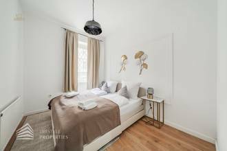 Thumbnail von Fully renovated house with 4 units and an unfinished attic, near Sternwartepark.