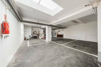 Thumbnail von Fully renovated house with 4 units and an unfinished attic, near Sternwartepark.