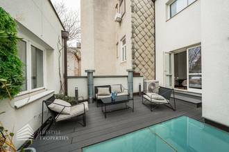 Thumbnail von Fully renovated house with 4 units and an unfinished attic, near Sternwartepark.
