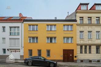 Thumbnail von Fully renovated house with 4 units and an unfinished attic, near Sternwartepark.