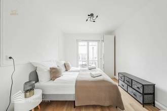 Thumbnail von Fully renovated house with 4 units and an unfinished attic, near Sternwartepark.