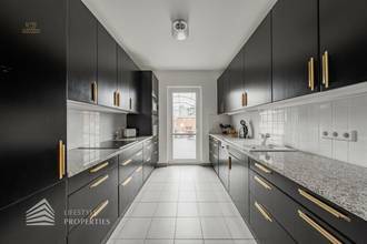Thumbnail von Fully renovated house with 4 units and an unfinished attic, near Sternwartepark.