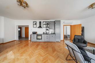 Thumbnail von Fully renovated house with 4 units and an unfinished attic, near Sternwartepark.
