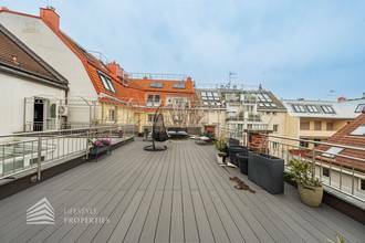 Thumbnail von Fully renovated house with 4 units and an unfinished attic, near Sternwartepark.