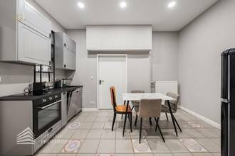Thumbnail von Fully renovated house with 4 units and an unfinished attic, near Sternwartepark.