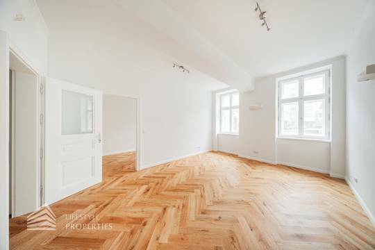 Wunderschöne 3-Zimmer Altbauwohnung im EG, Erstbezug!