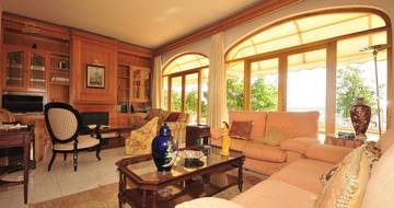 Thumbnail von Spacious house in Mallorcan style in the first row to the sea