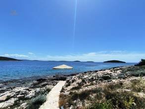 Thumbnail von Haus mit mediterranem Garten in erster Reihe zum Meer, Region Rogoznica / Trogir