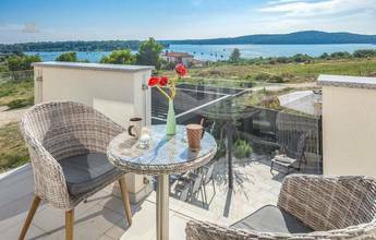 Thumbnail von Moderne Villa mit Swimmingpool und Meerblick