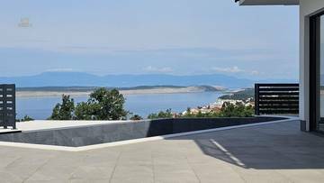 Großzügige und moderne Villa mit Pool in Crikvenica