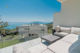 Thumbnail von Luxuriöse Doppelhaushälfte mit Swimmingpool und Panorama-Meerblick