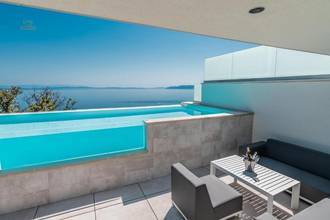 Thumbnail von Luxurious semi-detached house with swimming pool and panoramic sea view