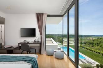 Thumbnail von Moderne Villa mit Swimmingpool in mediterraner Umgebung