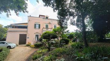 Thumbnail von Außergewöhnliche Wohnung mit großer Terrasse in historischer Villa
