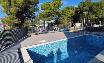 Thumbnail von Modern villa with swimming pool in the first row to the sea / marina