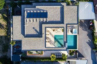 Thumbnail von Modern villa with swimming pool and sea view